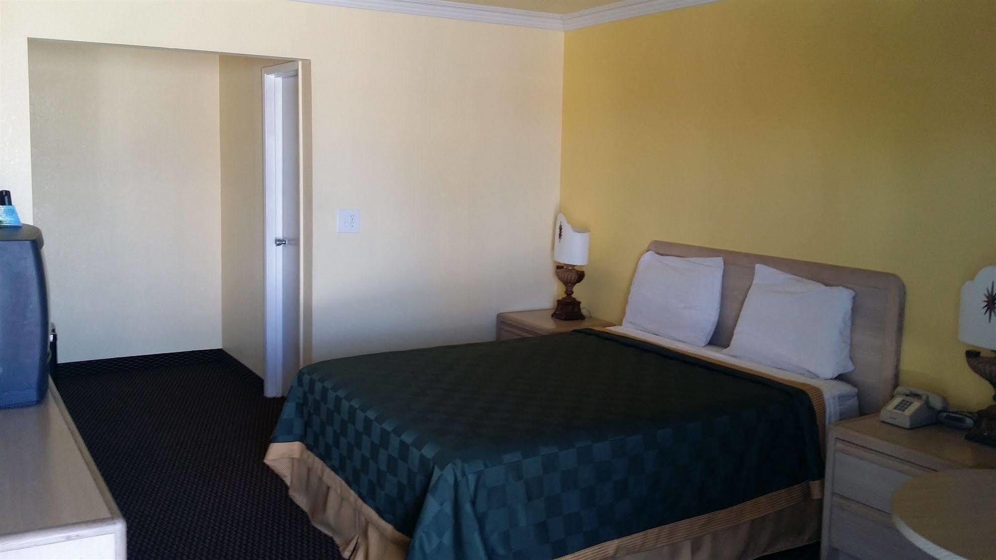 Desert Mirage Inn & Suites Needles Extérieur photo