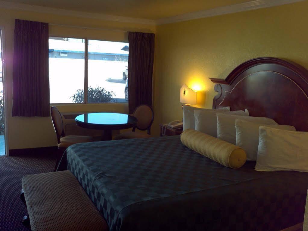 Desert Mirage Inn & Suites Needles Extérieur photo