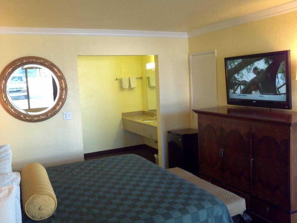 Desert Mirage Inn & Suites Needles Extérieur photo